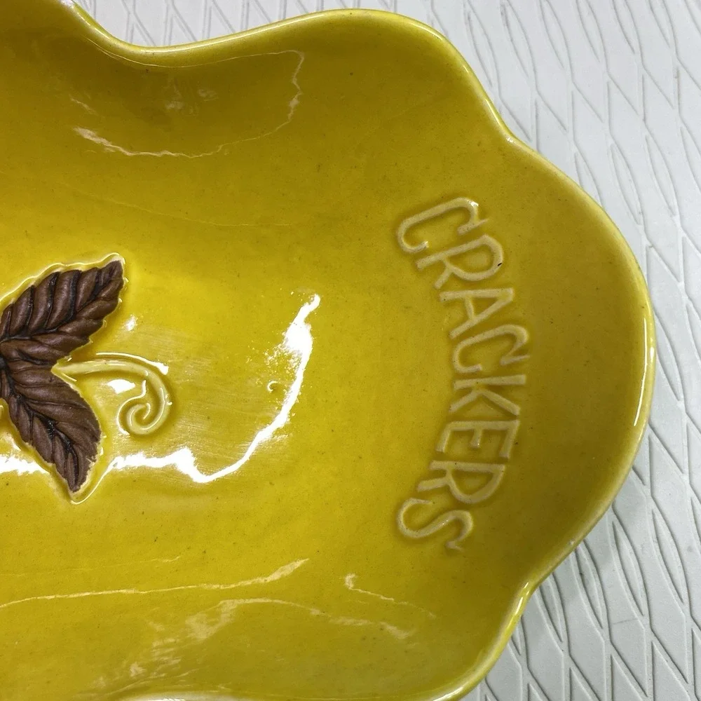 Vintage Treasure Craft USA Pottery Cracker Dish, W/strawberries Yellow‎ 12